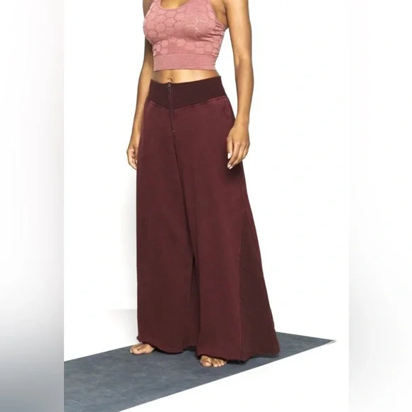NWT Free People Movement Solid Borderline Wide Leg Pants maroon small - Picture 3 of 16